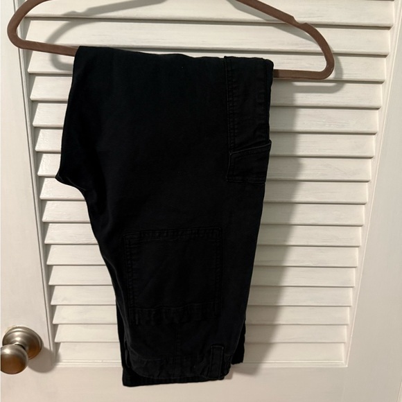 American Eagle Women’s Black High Rise Stretch Cargo pants in black Size 8. - Picture 4 of 5